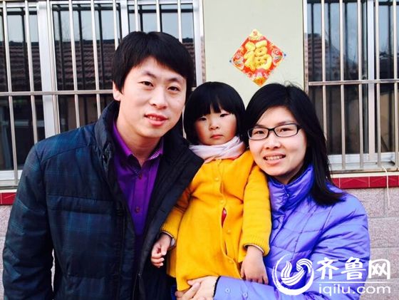 繁忙的工作重?fù)?dān)，孩子肖思妍成為了他們“最浪漫的事”中那塊緊緊放在手心的寶。（齊魯網(wǎng)發(fā) 趙巖 攝）