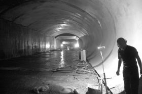 3月20日，長沙漁業(yè)路穿京廣鐵路隧道施工現(xiàn)場。圖/記者斯茅庚