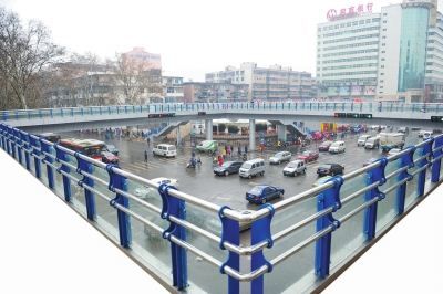 2010年2月9日文化路黃河路口過街天橋完工,是多么壯觀! 2010年2月9日文化路黃河路口過街天橋完工,是多么壯觀!
