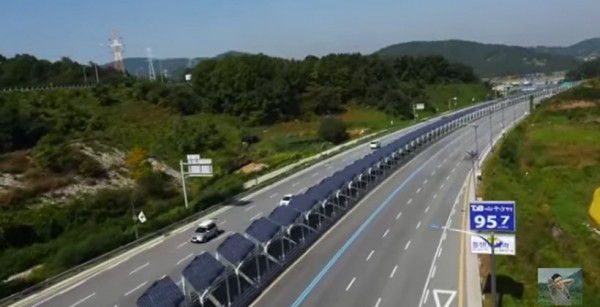 韓國(guó)高速公路設(shè)有自行車(chē)道 且覆蓋太陽(yáng)能電池板