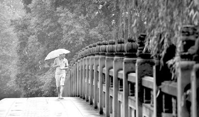 上世紀(jì)80年代的九眼橋如今已不復(fù)存在。朱建國(guó)攝