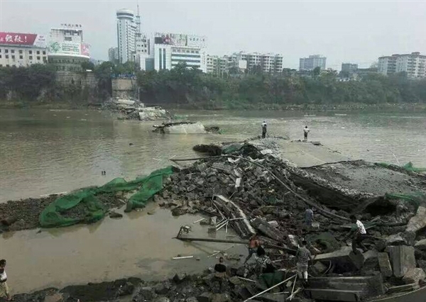 Bang！2888支雷管瞬間覆滅張家界250米大橋