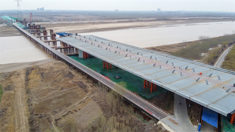 齊魯黃河大橋全面復工 主橋箱梁開啟“跨河”
