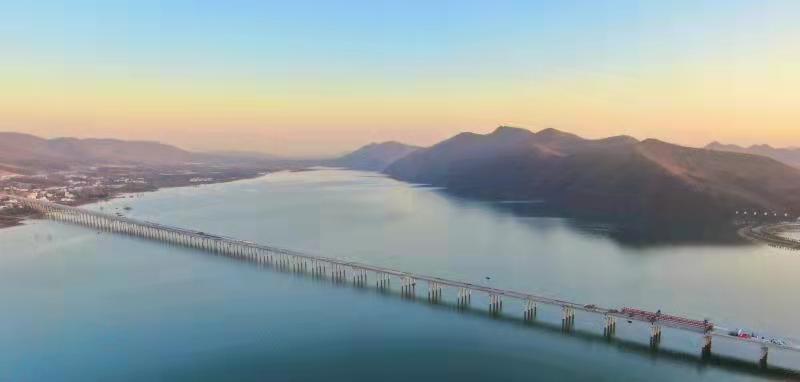 全長2920米！河南西淅高速段張灣特大橋單幅貫通