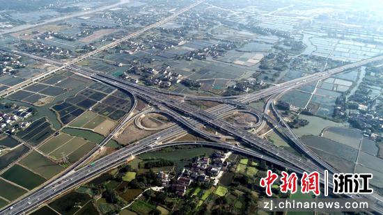 俯瞰杭州繞城高速公路西復(fù)線湖州段。浙江交通集團(tuán) 供圖