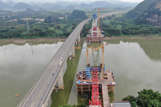 盤龍柳江特大橋。
